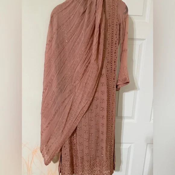 Indian ethnic Elegant Embroidered mauve pink 3pc set - Picture 3 of 6